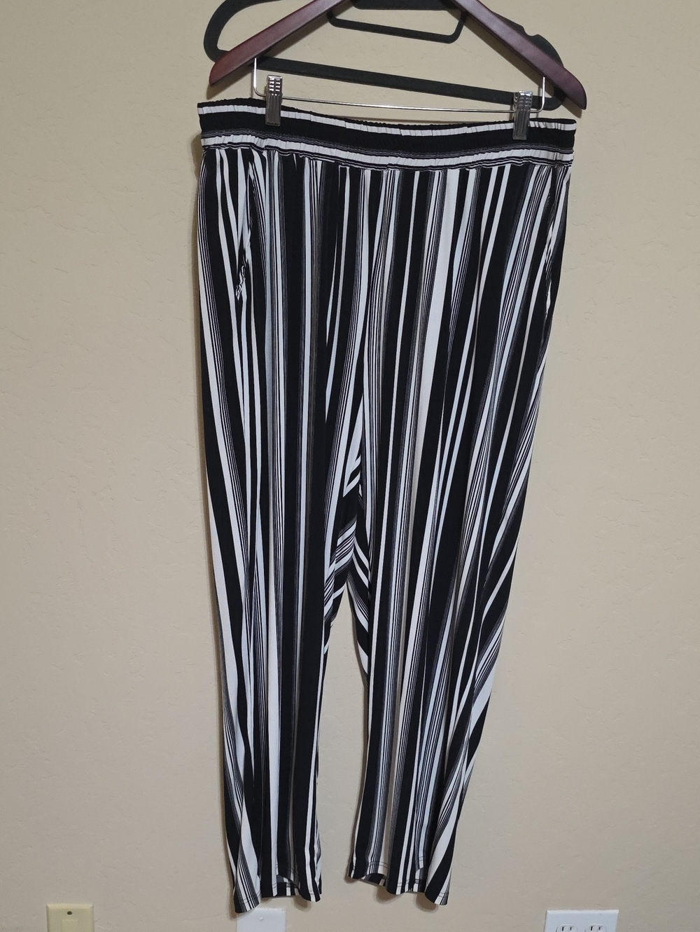 Avenue Black and White Striped Pull-On Pants, Size 18/20